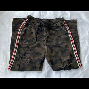 Straight leg camo ripped pants